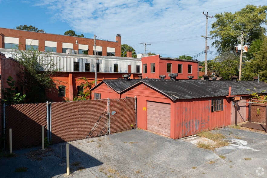 More Photos Of 707 E B St, Belleville Warehouse For Sale