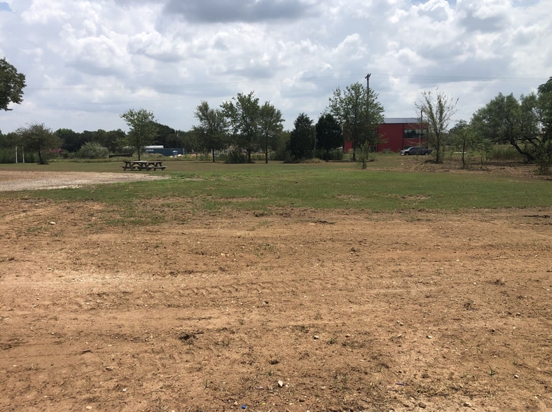 More Photos Of 204 FM 696, Elgin Light Manufacturing For Sale