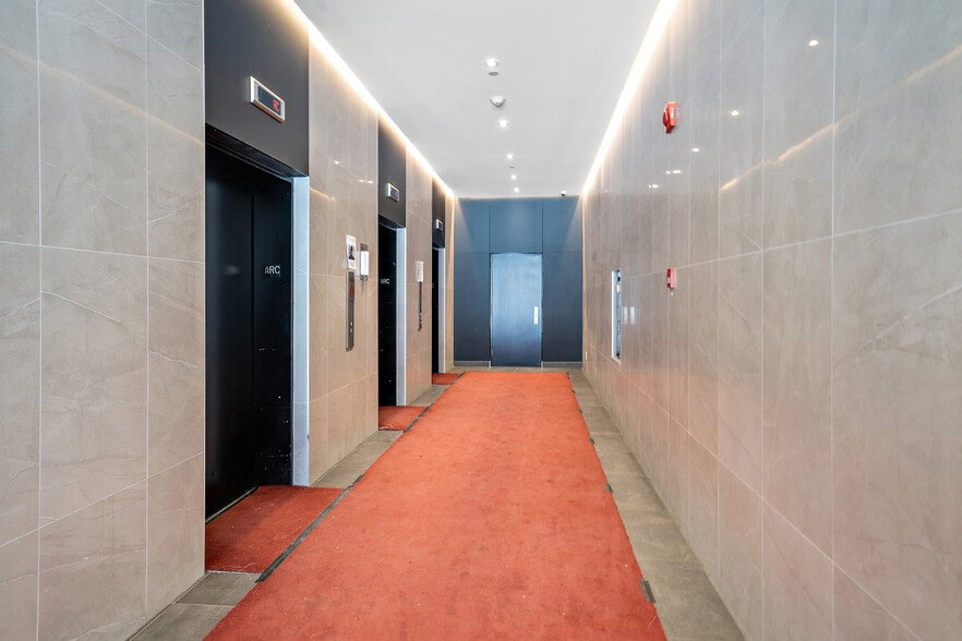 More Photos Of 111 Rue Chabanel O, Montréal Loft Creative Space For Lease