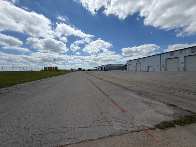 More Photos Of 3701 Windmill Rd, Cleburne Manufacturing For Lease