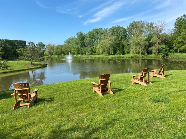 More Photos Of 2333 Waukegan Rd, Bannockburn Unknown For Lease