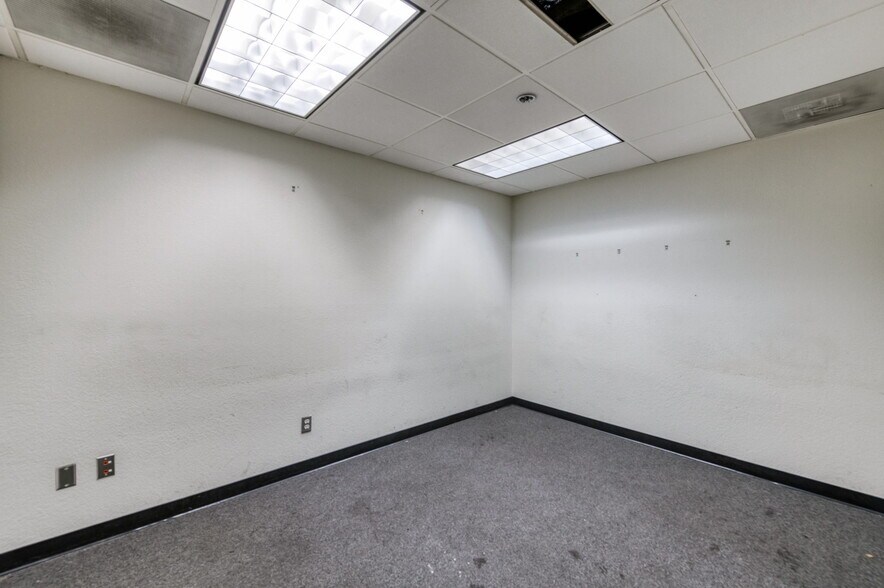 More Photos Of 5333 N Cornelia Ave, Fresno Warehouse For Sale