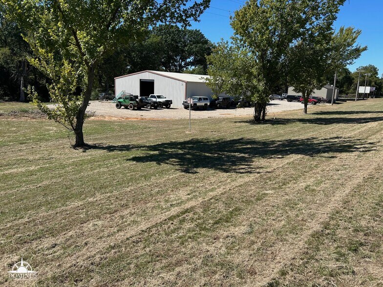 More Photos Of 121 Greenwood Cut Off Rd, Weatherford Warehouse For Sale