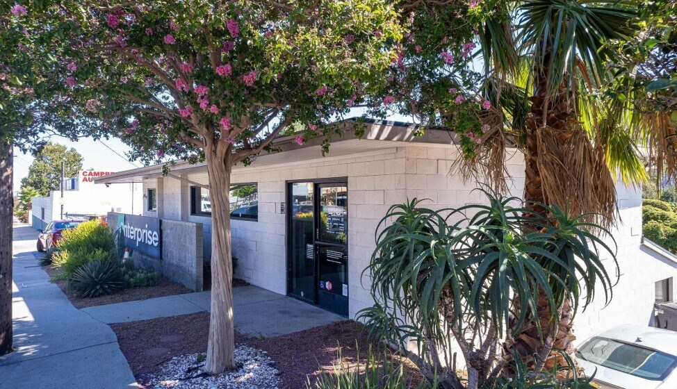 More Photos Of 3850 Foothill Blvd, La Crescenta General Retail For Sale