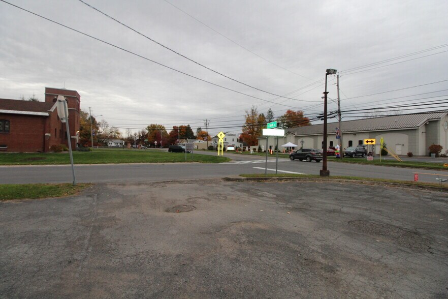 More Photos Of 585 S Main St, Central Square Auto Dealership For Sale