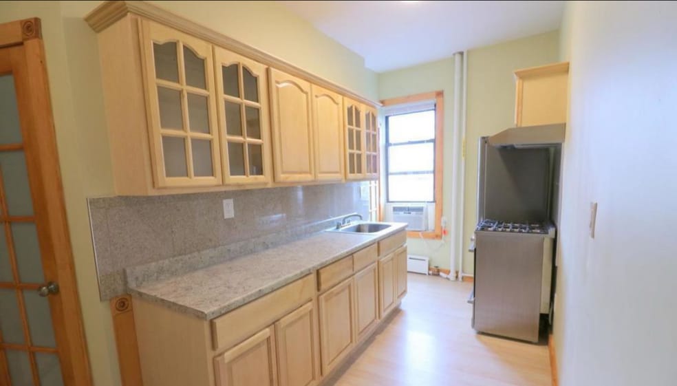 More Photos Of 300 N 8th St, Brooklyn Apartments For Sale