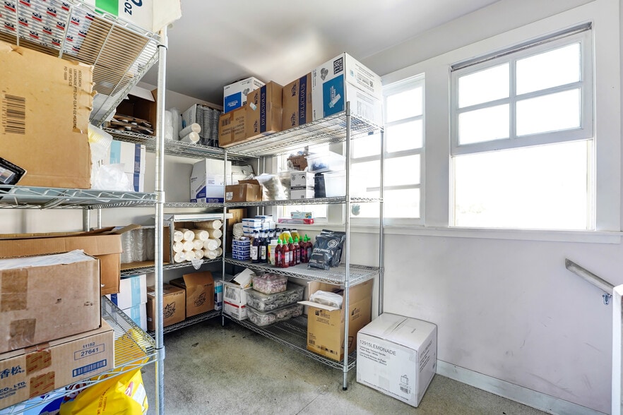 More Photos Of 626 N Larchmont Blvd, Los Angeles Restaurant For Lease