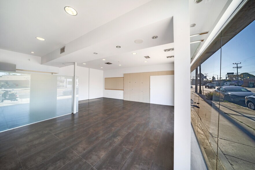 More Photos Of 724 Lincoln Blvd, Venice Office For Lease