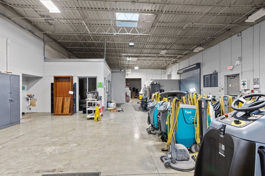 More Photos Of 127 Tanner Rd, Greenville Flex For Lease