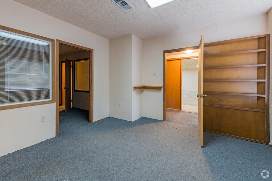 More Photos Of 216-224 SW 29th St, Oklahoma City Storefront For Sale