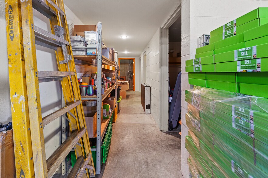 More Photos Of 1828 Park Ave, New Holstein Light Distribution For Sale