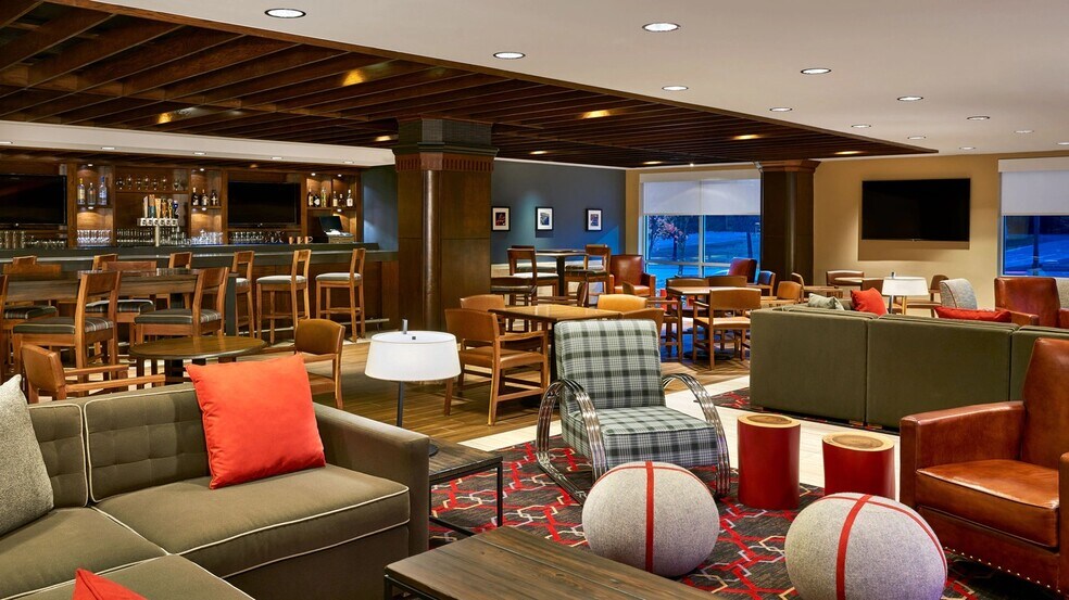 More Photos Of 925 S University Ave, Little Rock Hotel For Sale