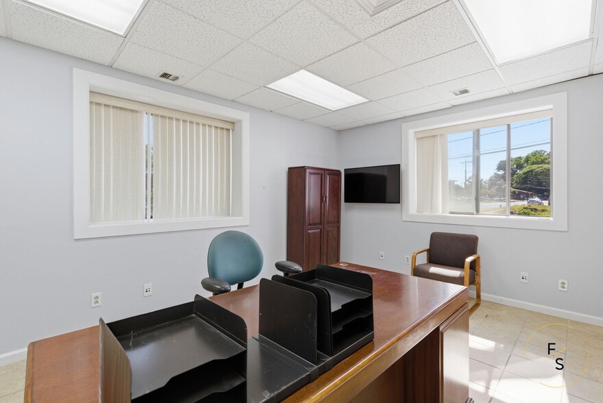 More Photos Of 64 Cody St, West Hartford Warehouse For Sale