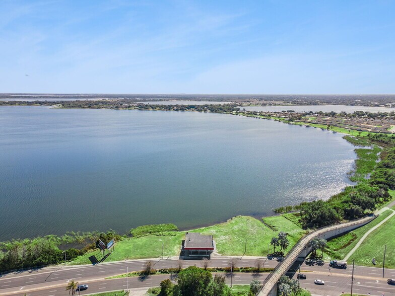 More Photos Of 1300 S Lake Shore Way, Lake Alfred Freestanding For Sale
