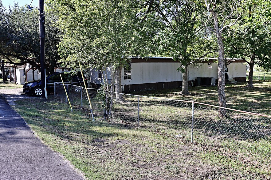 2106 County Road 58, Rosharon, TX 77583 Manufactured Housing Mobile