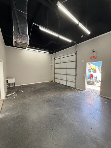 More Photos Of 5011-5047 Ulmerton Rd, Clearwater Unknown For Lease