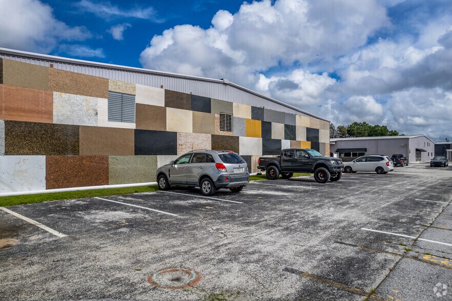 More Photos Of 4500 Carmichael Ave, Sarasota Warehouse For Sale
