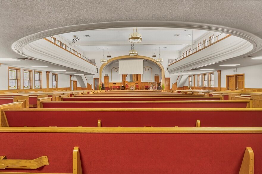 More Photos Of 102 W Bow St, Tyler Religious Facility For Sale