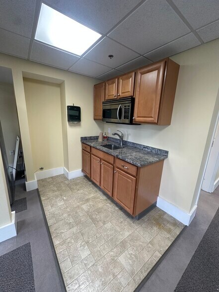 More Photos Of 10 New Driftway, Scituate Medical For Lease