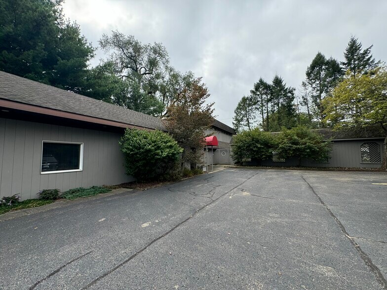 More Photos Of 266 E Main St, Marcellus Office For Sale