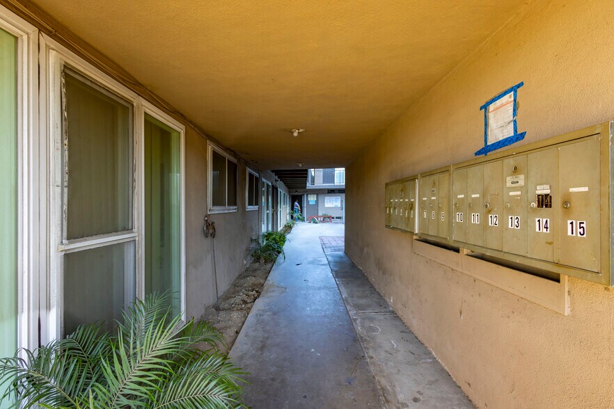 More Photos Of 10130 S Inglewood Ave, Inglewood Apartments For Sale