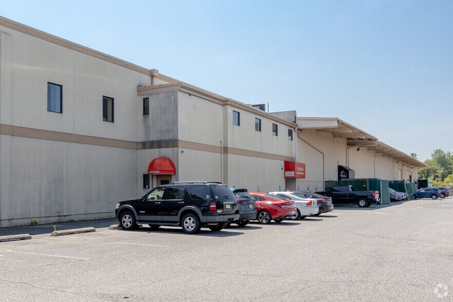 More Photos Of 1 S Main St, Toms River Warehouse For Lease