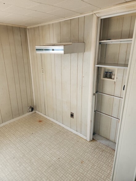 More Photos Of 920 N Salisbury Blvd, Salisbury Storefront Retail Residential For Sale