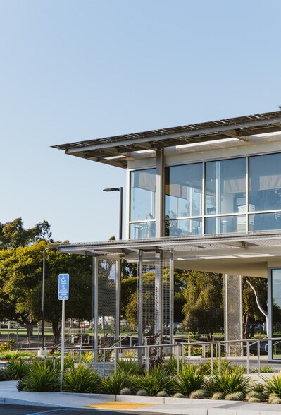 More Photos Of 130 Robin Hill Rd, Goleta Loft Creative Space For Lease