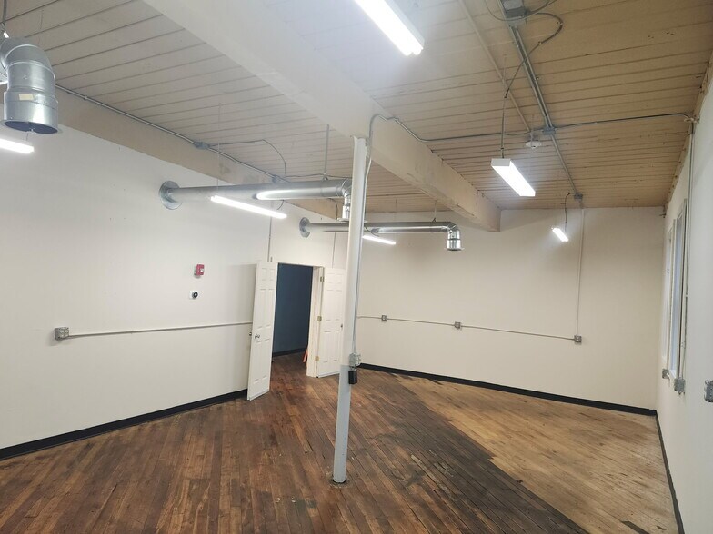 More Photos Of 1548 Burden Lake Rd, Averill Park Warehouse For Lease