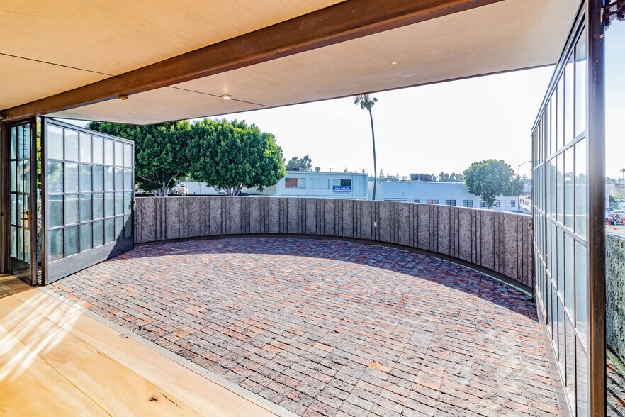 More Photos Of 3050 S La Cienega Blvd, Culver City Storefront Retail Office For Lease