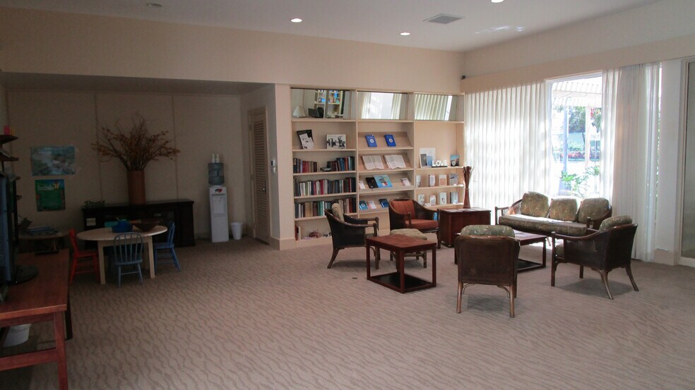 More Photos Of 1988 Kalakaua Ave, Honolulu Freestanding For Sale