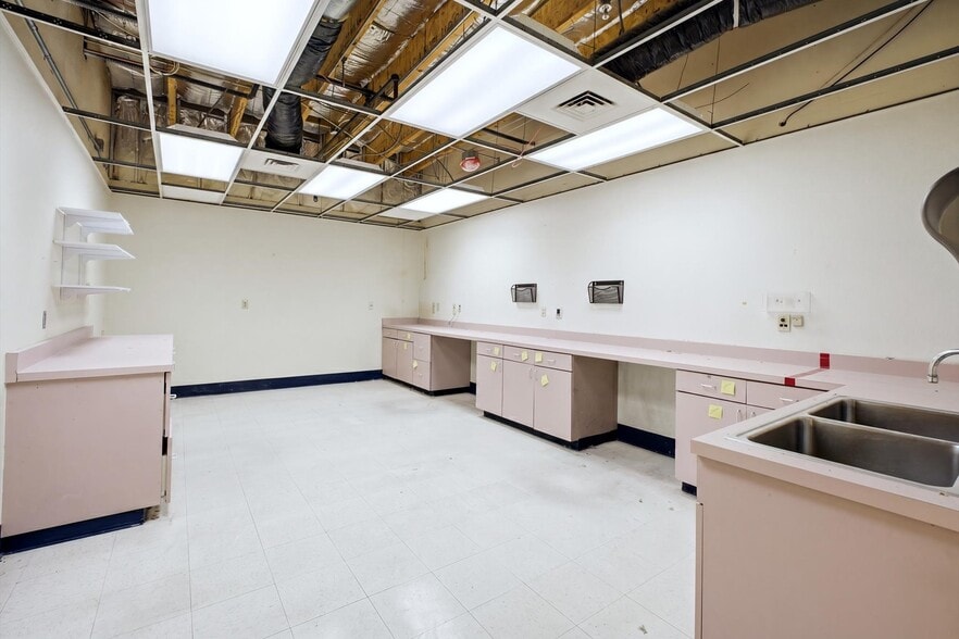 More Photos Of 4011 N 51st Ave, Phoenix Medical For Sale