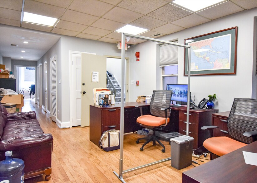 More Photos Of 1717 N St NW, Washington Office For Sale