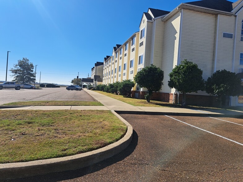 More Photos Of 2131 Casino Strip Blvd, Robinsonville Hotel For Sale