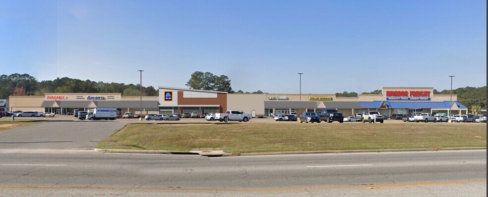 More Photos Of 1904-1930 Highway 15, Laurel Storefront For Lease