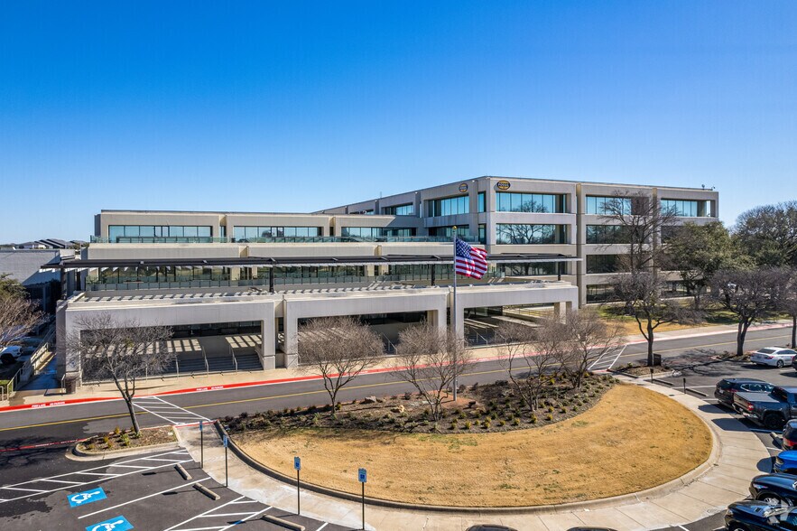 More Photos Of 901 S Central Expy, Richardson Office For Lease