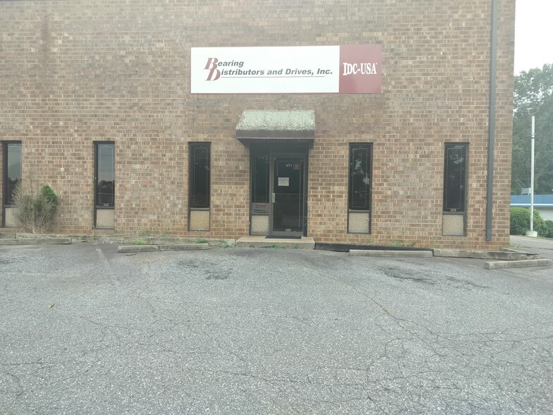 Primary Photo Of 1653 1st Ave SW, Hickory Warehouse For Lease