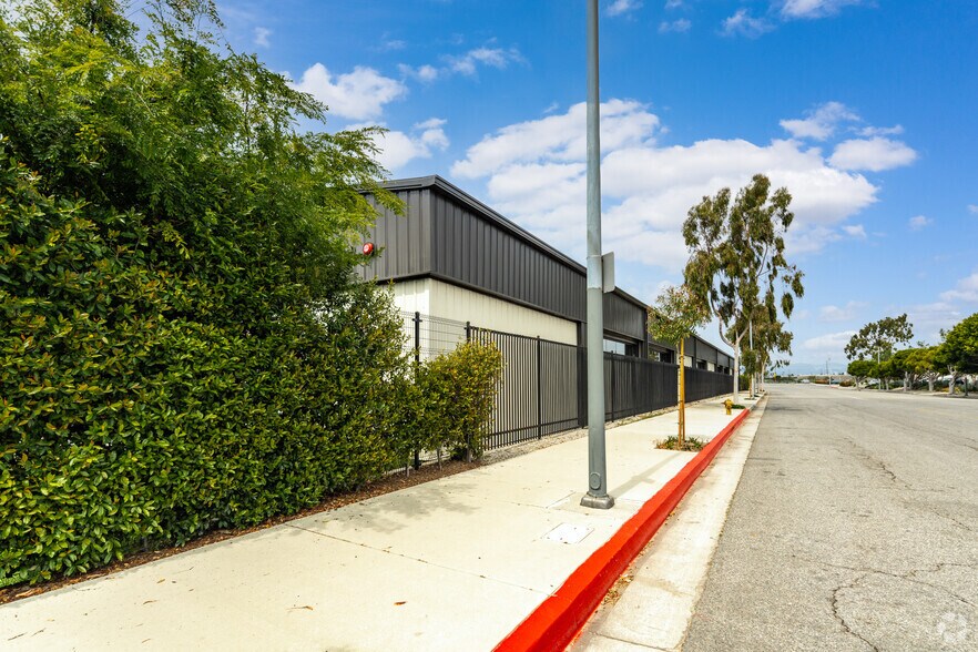 More Photos Of 13031 W Jefferson Blvd, Los Angeles Loft Creative Space For Lease