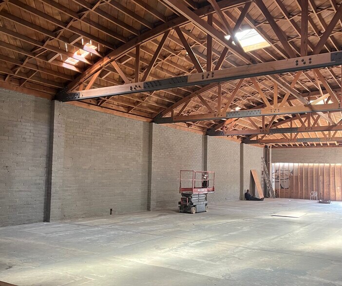 More Photos Of 540 N Western Ave, Los Angeles General Retail For Lease