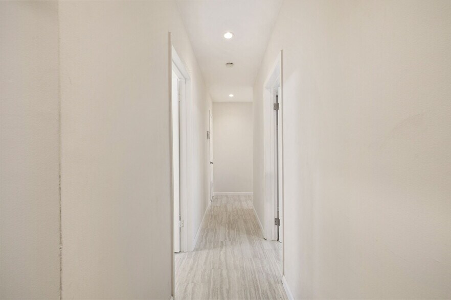 More Photos Of 1425 S Via Soledad, Palm Springs Apartments For Sale