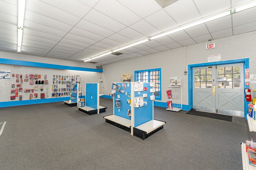 More Photos Of 4813 W Gate City Blvd, Greensboro Light Distribution For Sale