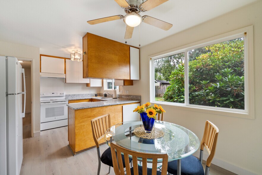 More Photos Of 1009-1011 Grove Ave, Tillamook Apartments For Sale