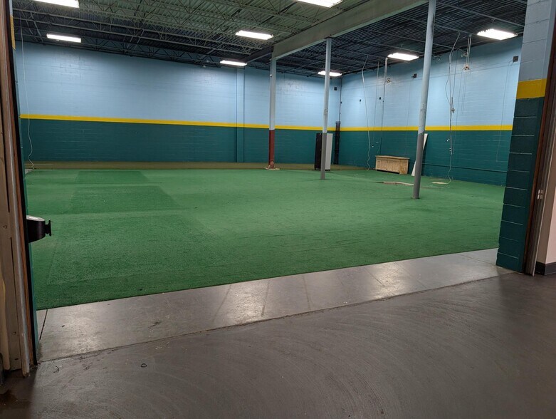 More Photos Of 569 S Main St, Englewood Storefront Retail Office For Lease