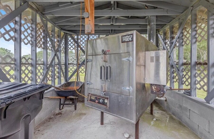 More Photos Of 816 Goodwin St, Vinton Flex For Sale