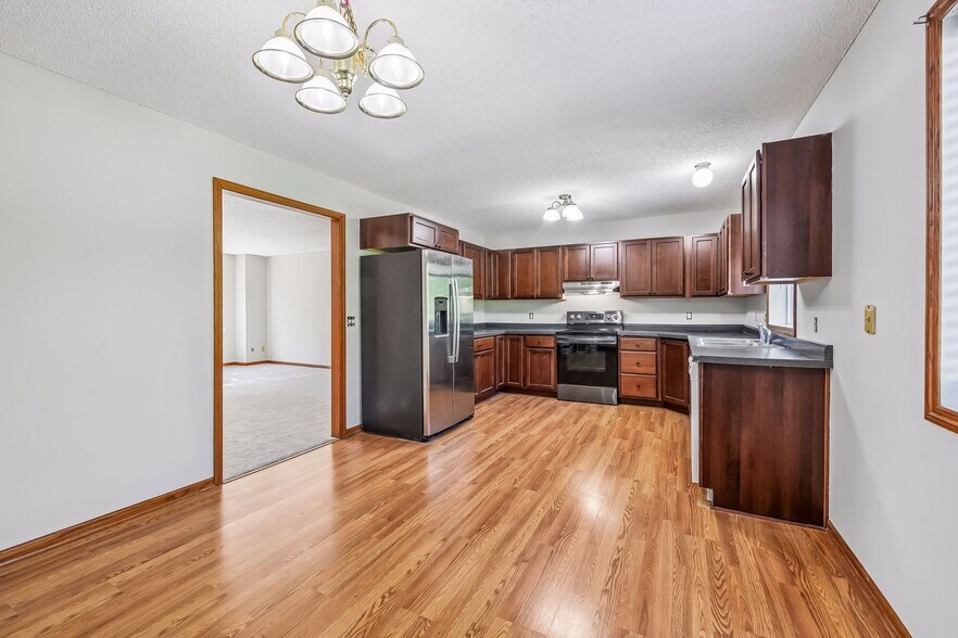 More Photos Of 417 Hunter Dr, Watertown Multifamily For Sale