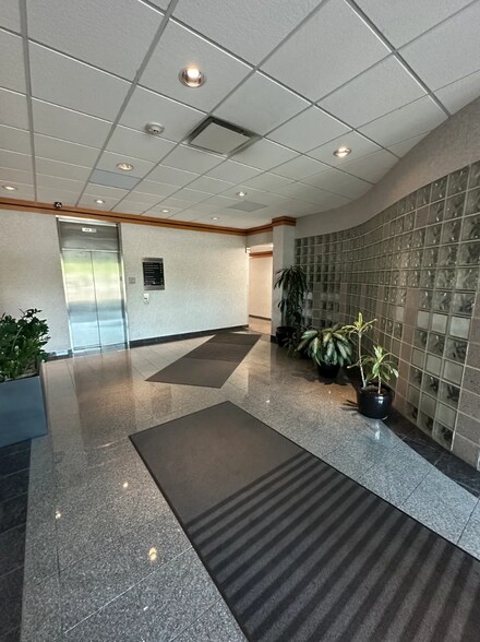 More Photos Of 555 Waters Edge, Lombard Office For Lease