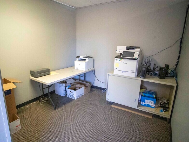 More Photos Of 3112 11th Ave NE, Calgary Office For Lease
