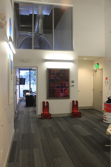 More Photos Of 2475 Hollywood Blvd, Hollywood Office For Lease