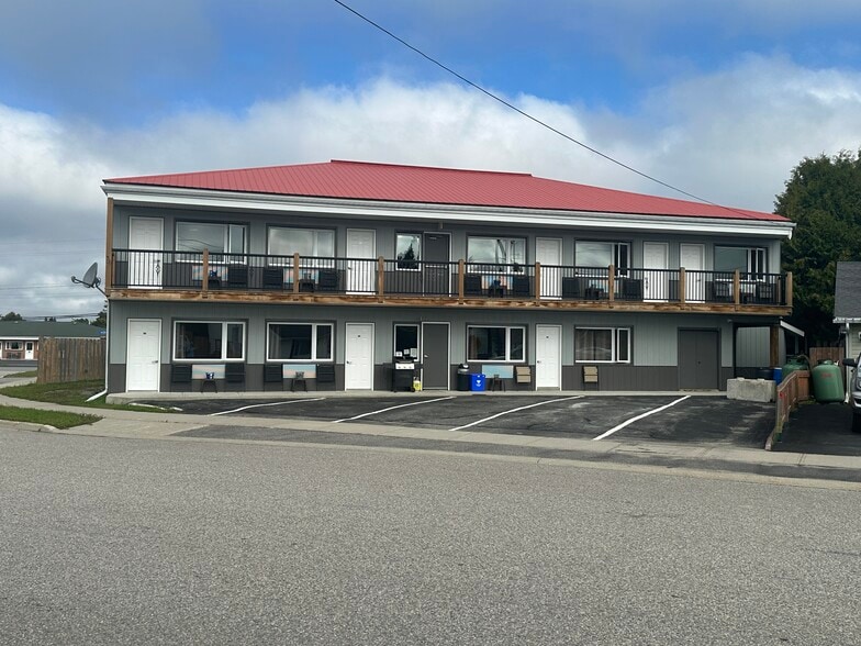 More Photos Of 171 Mission Rd, Wawa Hotel For Sale