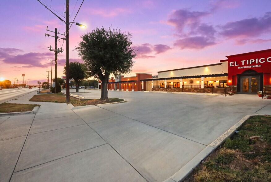More Photos Of 4946 Rigsby Ave, San Antonio Restaurant For Sale